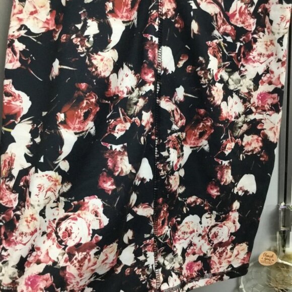 M Flowery Mini Dress - Picture 11 of 15